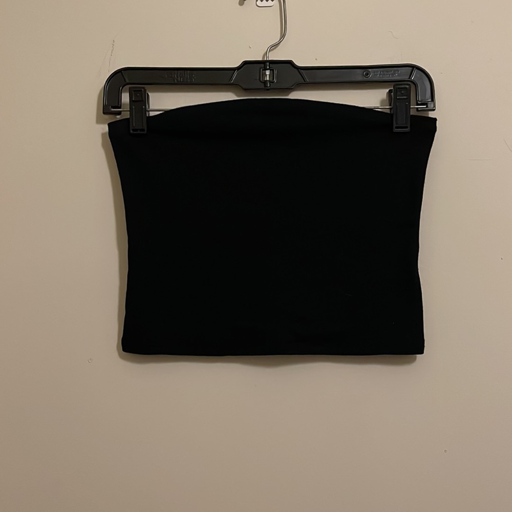 Cropped Black Curved Bust Line Tube Top 🖤